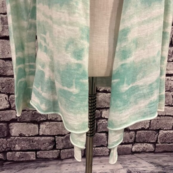 Chico's Zenergy Green & White No Close Sheer Shawl Size Small - Picture 3 of 8